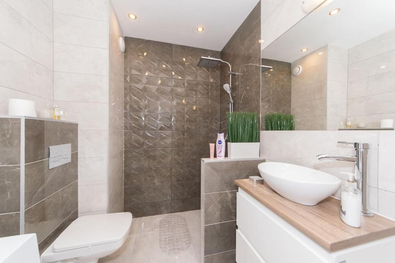 Ferienwohnung Cosy Studio With Private Garage P4You Pl Krakau Exterior foto