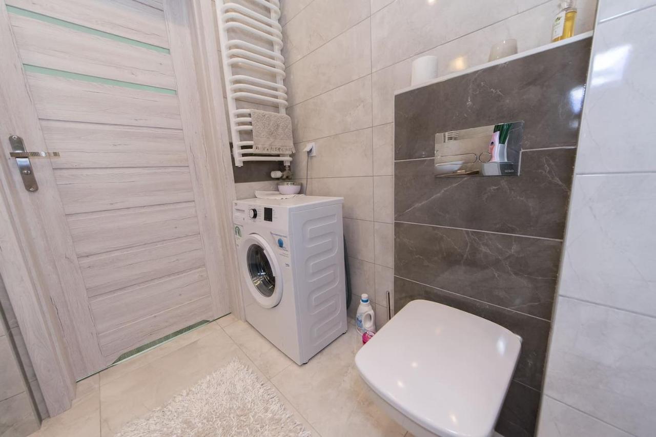 Ferienwohnung Cosy Studio With Private Garage P4You Pl Krakau Exterior foto